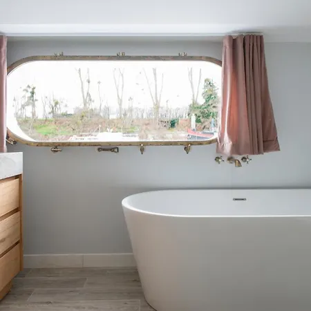 Båthotell Escale Sur Seine 5*