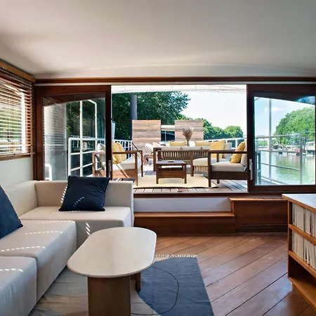 Escale Sur Seine Hotel na wodzie 5*
